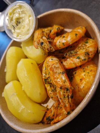 Gambas persillées, aïoli maison et pommes de terre vapeur